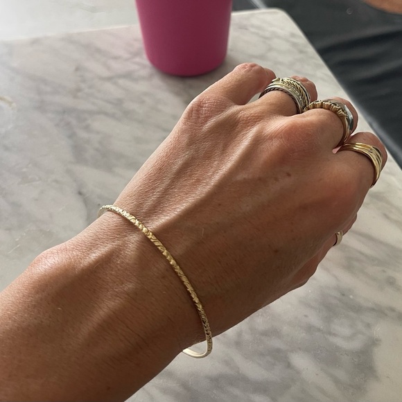 Vintage solid 14k yellow gold bangle - Picture 6 of 6